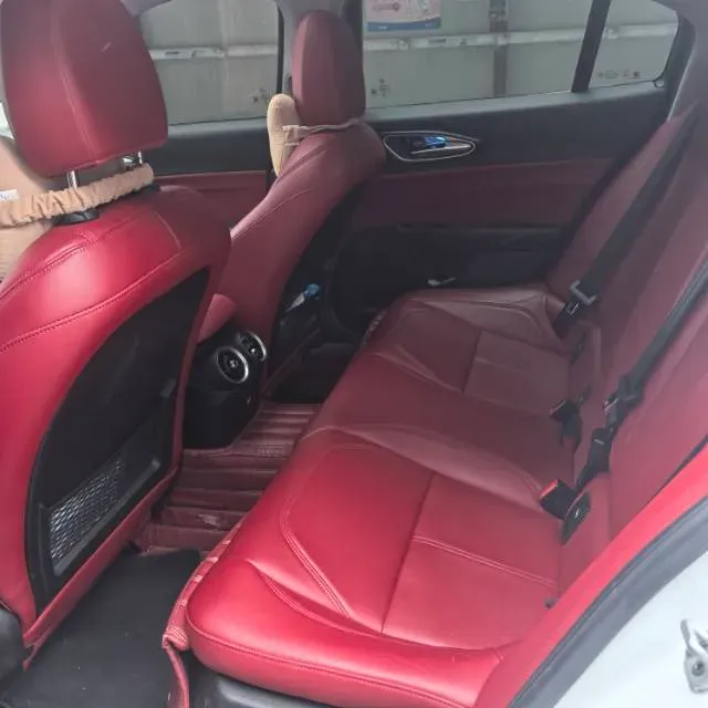 2017 Alfa Romeo Giulia 2.0T 200HP L4 8AT,autocango,china used car exporter,china ev exporter,chinese used car exporter,chinese used ev exporter