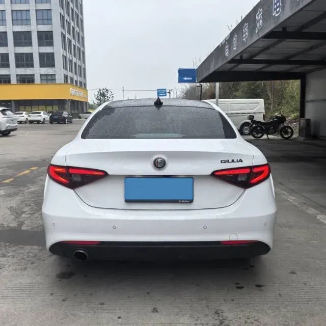 2017 Alfa Romeo Giulia 2.0T 200HP L4 8AT,autocango,china used car exporter,china ev exporter,chinese used car exporter,chinese used ev exporter