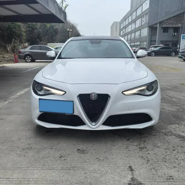 2017 Alfa Romeo Giulia 2.0T 200HP L4 8AT,autocango,china used car exporter,china ev exporter,chinese used car exporter,chinese used ev exporter