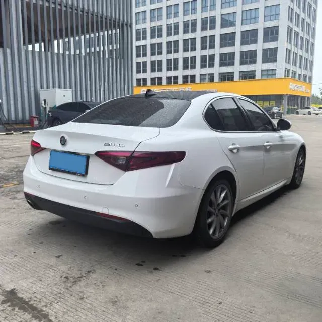 2017 Alfa Romeo Giulia 2.0T 200HP L4 8AT,autocango,china used car exporter,china ev exporter,chinese used car exporter,chinese used ev exporter