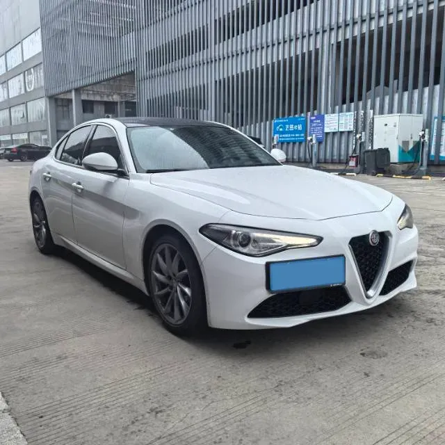2017 Alfa Romeo Giulia 2.0T 200HP L4 8AT,autocango,china used car exporter,china ev exporter,chinese used car exporter,chinese used ev exporter