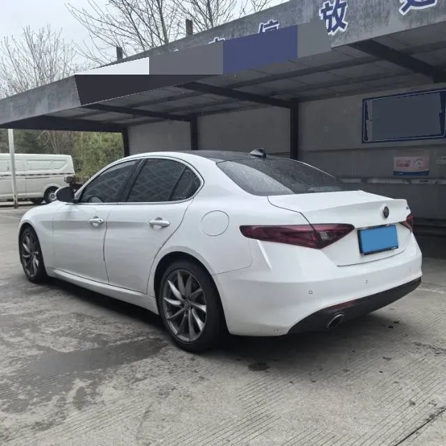 2017 Alfa Romeo Giulia 2.0T 200HP L4 8AT,autocango,china used car exporter,china ev exporter,chinese used car exporter,chinese used ev exporter