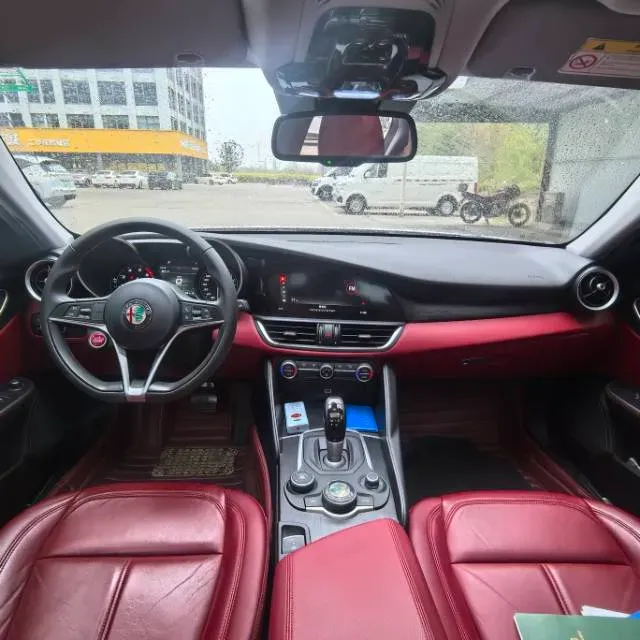 2017 Alfa Romeo Giulia 2.0T 200HP L4 8AT,autocango,china used car exporter,china ev exporter,chinese used car exporter,chinese used ev exporter