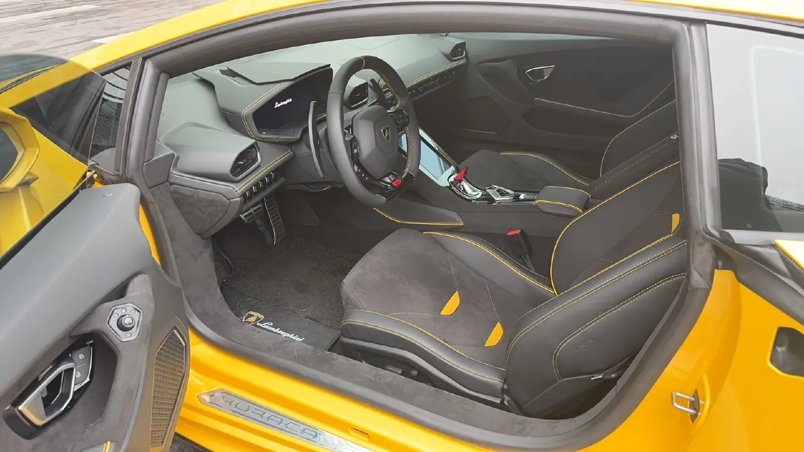 2023 Lamborghini Huracán 5.2L 640HP V10 7DCT,autocango,china used car exporter,china ev exporter,chinese used car exporter,chinese used ev exporter