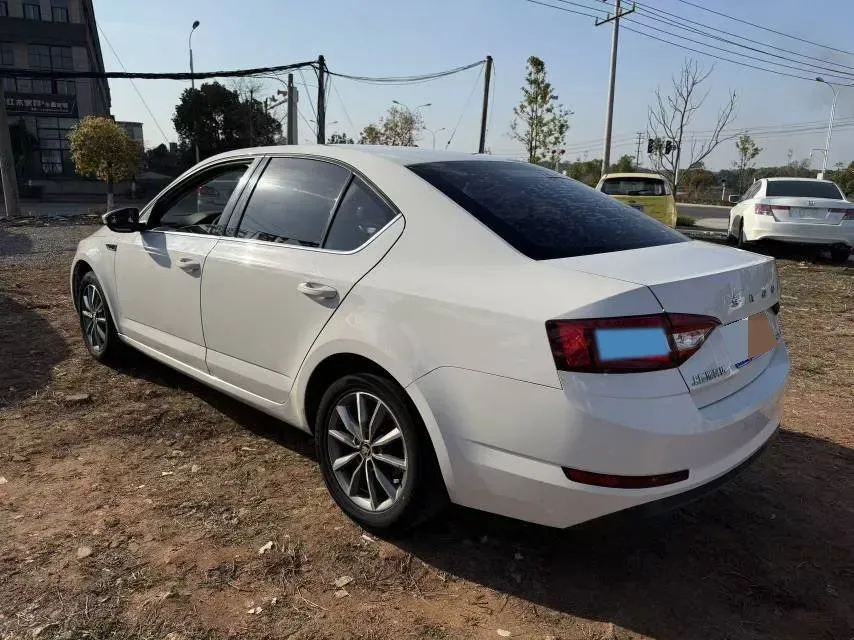 2019 Skoda Octavia 1.5L 116HP L4 6AT,autocango,china used car exporter,china ev exporter,chinese used car exporter,chinese used ev exporter