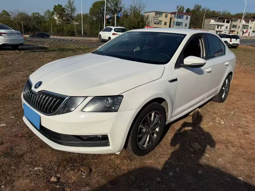 2019 Skoda Octavia 1.5L 116HP L4 6AT,autocango,china used car exporter,china ev exporter,chinese used car exporter,chinese used ev exporter