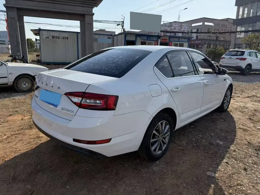 2019 Skoda Octavia 1.5L 116HP L4 6AT,autocango,china used car exporter,china ev exporter,chinese used car exporter,chinese used ev exporter