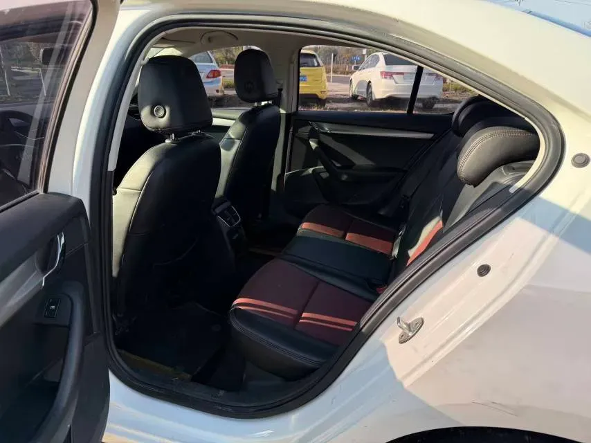 2019 Skoda Octavia 1.5L 116HP L4 6AT,autocango,china used car exporter,china ev exporter,chinese used car exporter,chinese used ev exporter