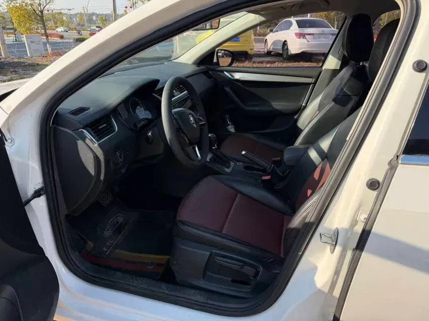 2019 Skoda Octavia 1.5L 116HP L4 6AT,autocango,china used car exporter,china ev exporter,chinese used car exporter,chinese used ev exporter