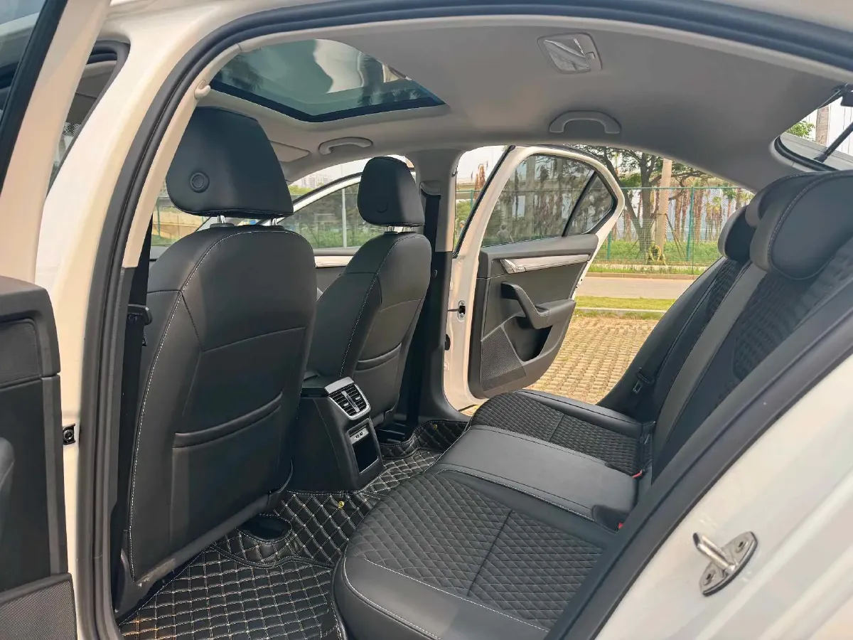 2020 Skoda Octavia 1.5L 113HP L4 6AT,autocango,china used car exporter,china ev exporter,chinese used car exporter,chinese used ev exporter