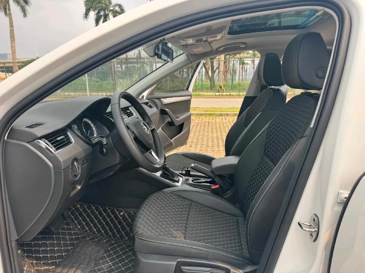 2020 Skoda Octavia 1.5L 113HP L4 6AT,autocango,china used car exporter,china ev exporter,chinese used car exporter,chinese used ev exporter