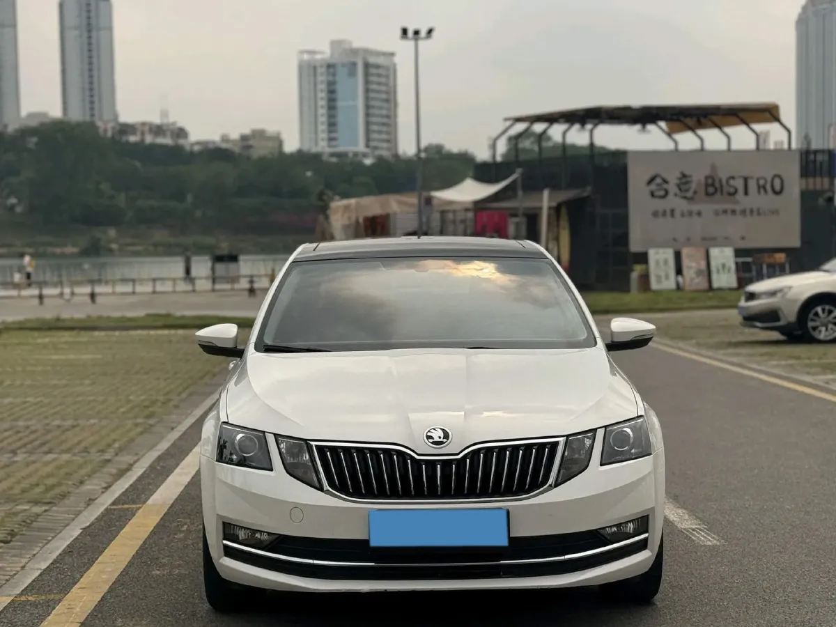2020 Skoda Octavia 1.5L 113HP L4 6AT,autocango,china used car exporter,china ev exporter,chinese used car exporter,chinese used ev exporter