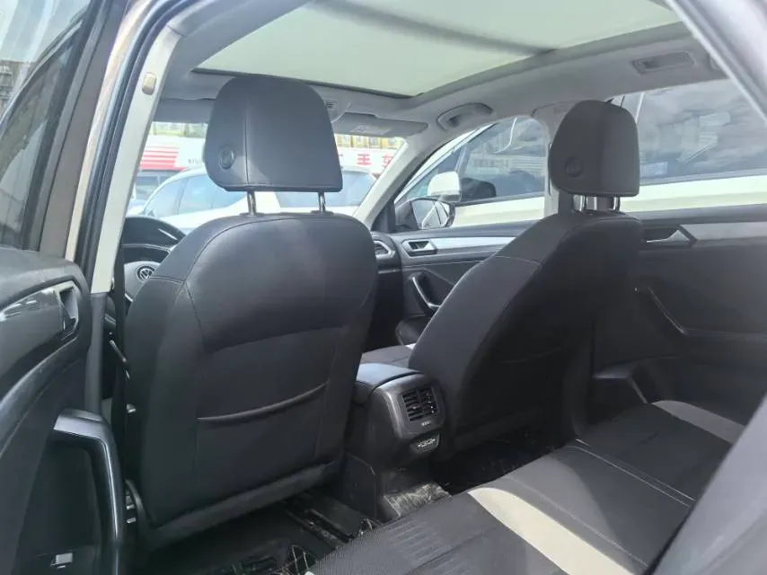 2021 Volkswagen T-Roc 1.4T 150HP L4 7DCT,autocango,china used car exporter,china ev exporter,chinese used car exporter,chinese used ev exporter