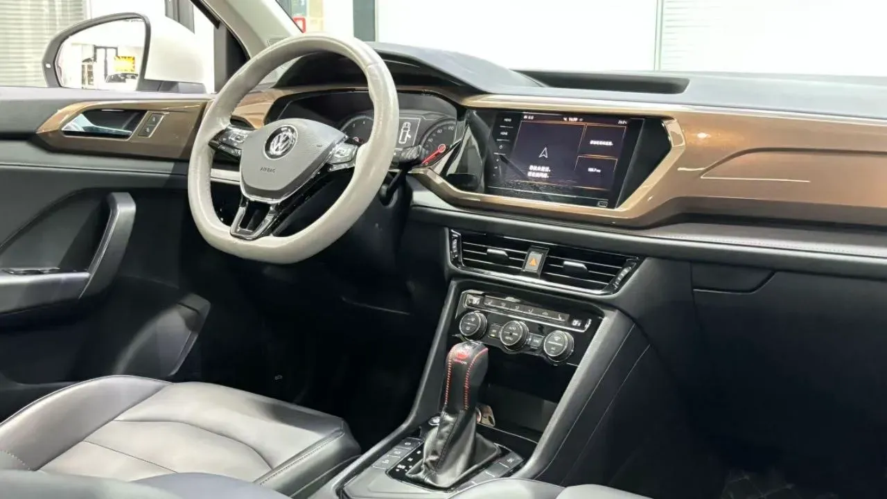 2019 MINI MINI 1.5T 102HP L3 7DCT,autocango,china used car exporter,china ev exporter,chinese used car exporter,chinese used ev exporter