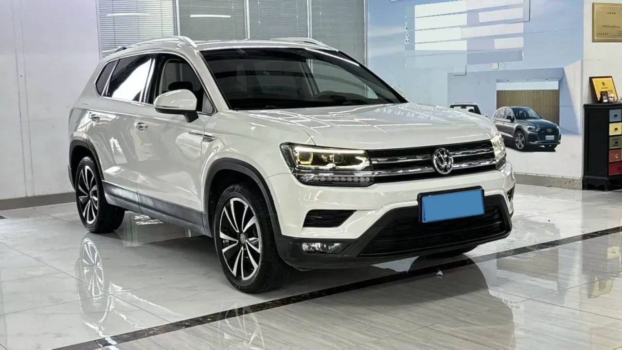 2019 MINI MINI 1.5T 102HP L3 7DCT,autocango,china used car exporter,china ev exporter,chinese used car exporter,chinese used ev exporter