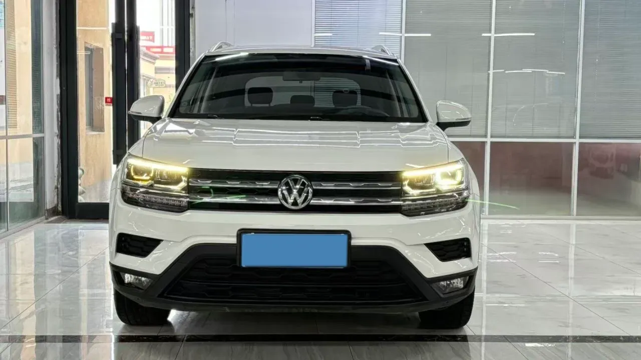 2019 MINI MINI 1.5T 102HP L3 7DCT,autocango,china used car exporter,china ev exporter,chinese used car exporter,chinese used ev exporter