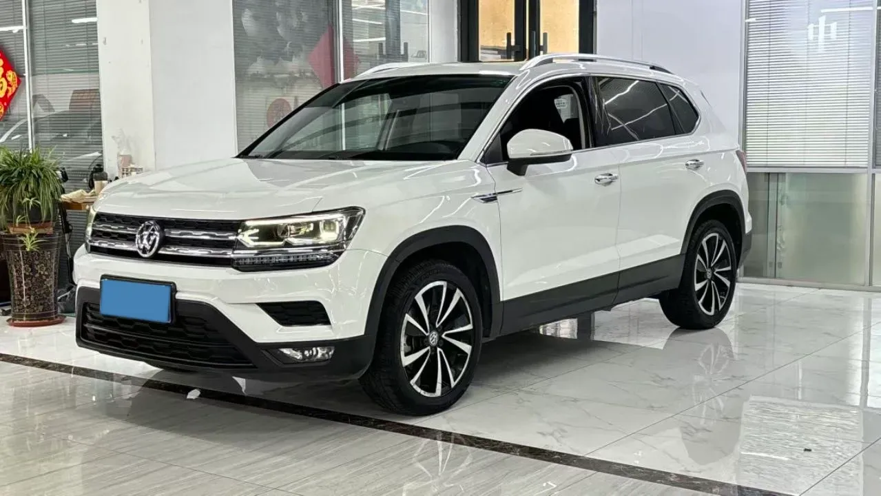 2019 MINI MINI 1.5T 102HP L3 7DCT,autocango,china used car exporter,china ev exporter,chinese used car exporter,chinese used ev exporter