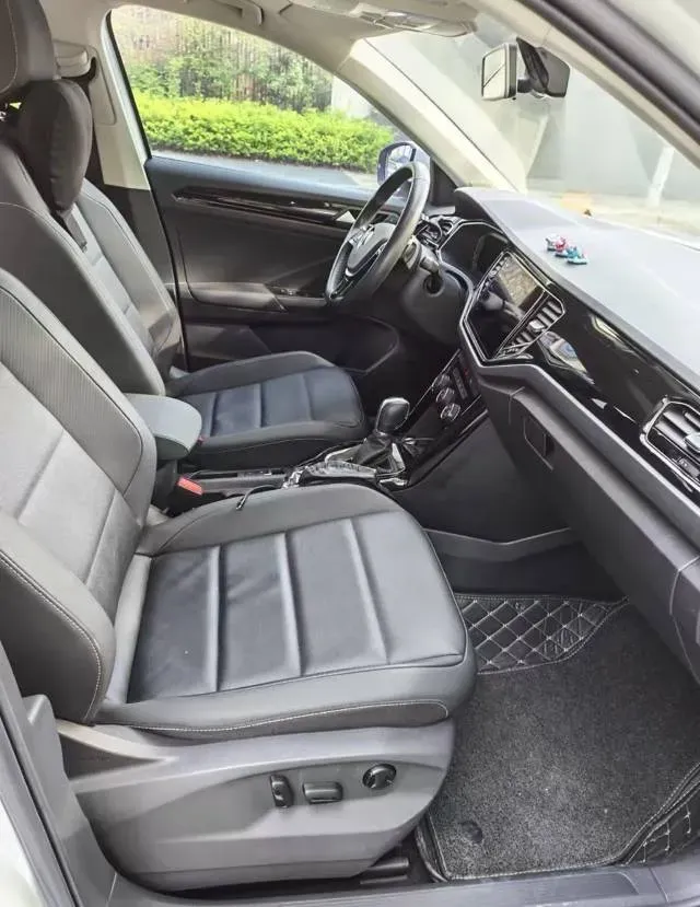 2022 Volkswagen T-Roc 1.4T 150HP L4 7DCT,autocango,china used car exporter,china ev exporter,chinese used car exporter,chinese used ev exporter