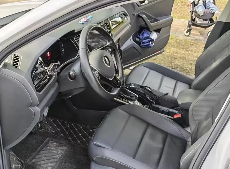 2022 Volkswagen T-Roc 1.4T 150HP L4 7DCT,autocango,china used car exporter,china ev exporter,chinese used car exporter,chinese used ev exporter