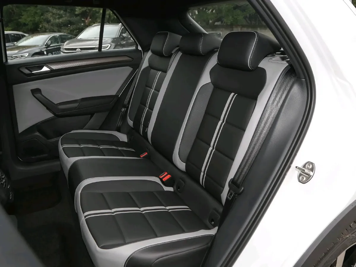 2025 Volkswagen T-Roc 1.5T 160HP L4 7DCT,autocango,china used car exporter,china ev exporter,chinese used car exporter,chinese used ev exporter