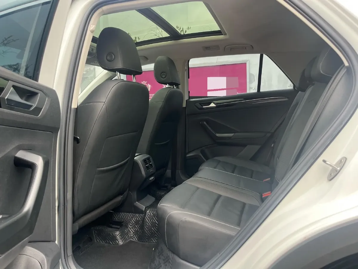 2021 Volkswagen T-Roc 1.4T 150HP L4 7DCT,autocango,china used car exporter,china ev exporter,chinese used car exporter,chinese used ev exporter