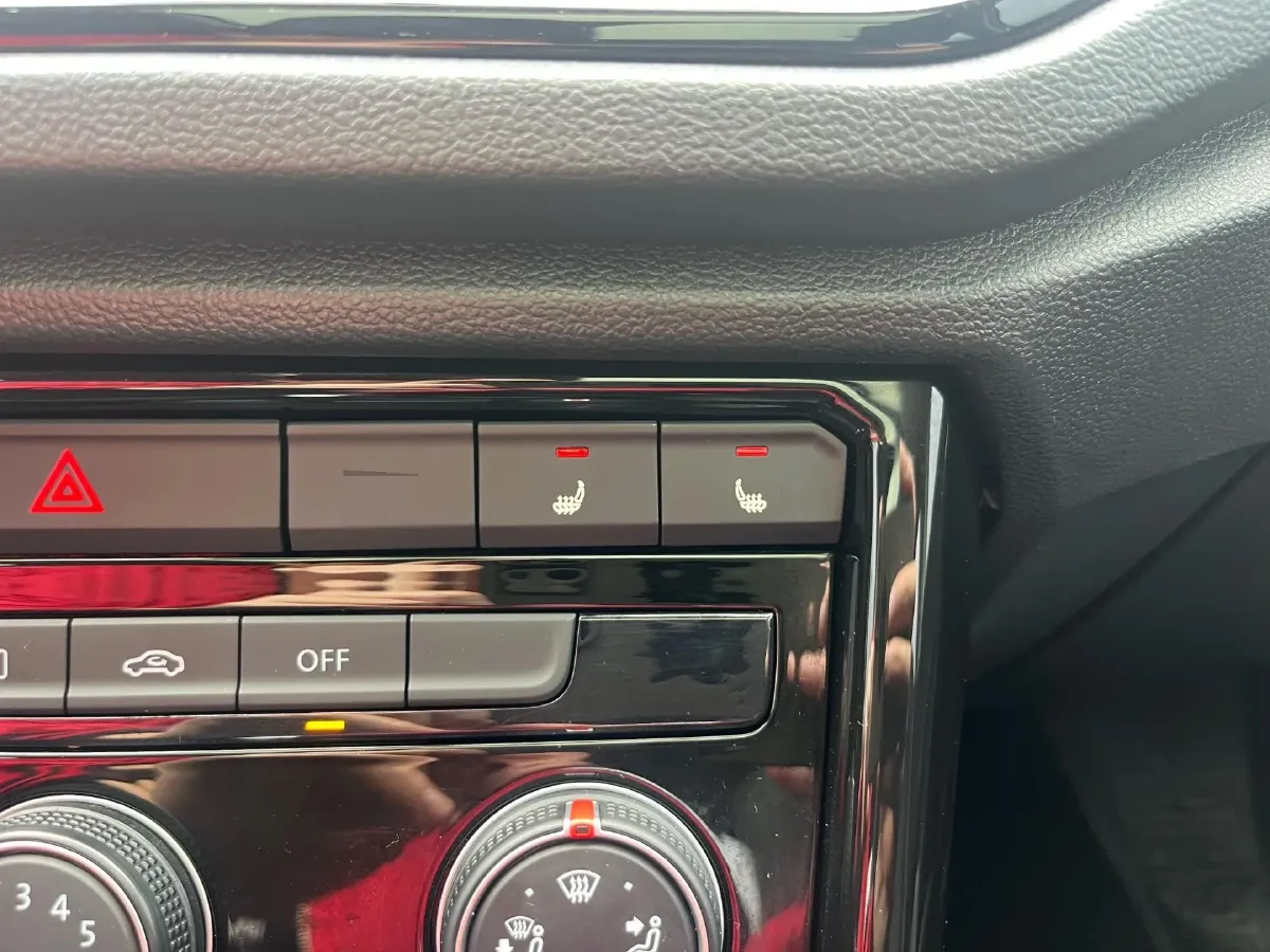 2021 Volkswagen T-Roc 1.4T 150HP L4 7DCT,autocango,china used car exporter,china ev exporter,chinese used car exporter,chinese used ev exporter