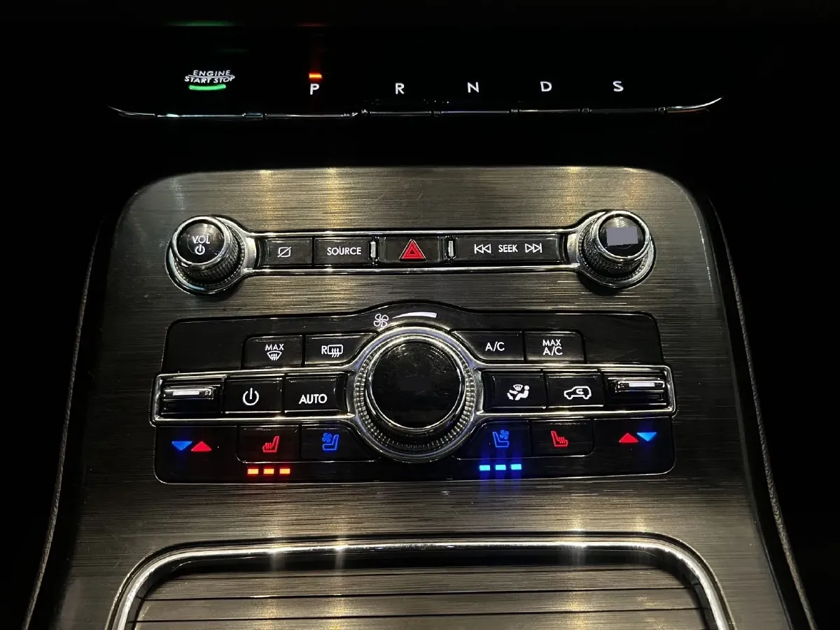 2021 Lincoln Nautilus 2.0T 245HP L4 8AT,autocango,china used car exporter,china ev exporter,chinese used car exporter,chinese used ev exporter