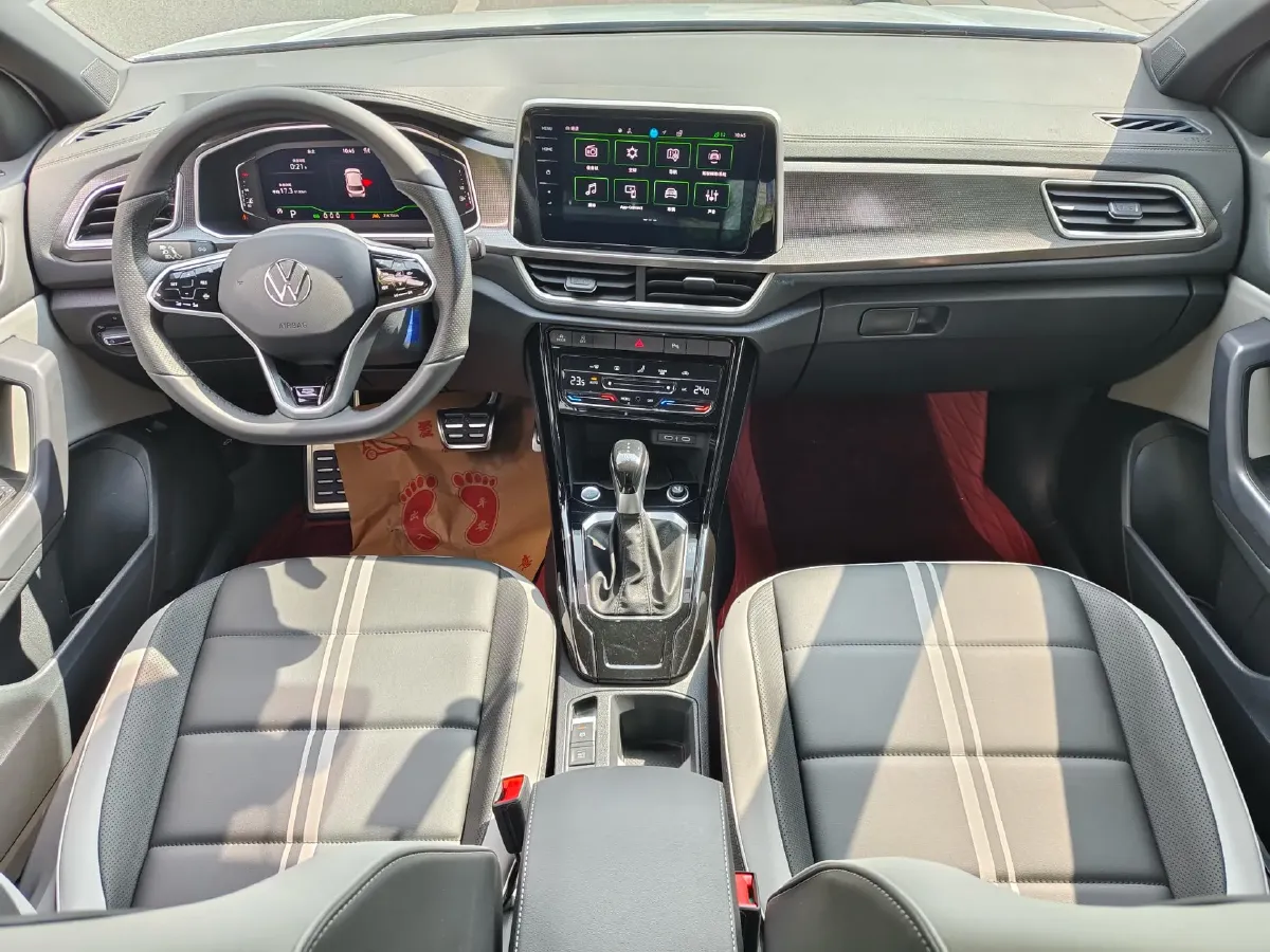 2024 Volkswagen T-Roc 1.5T 160HP L4 7DCT,autocango,china used car exporter,china ev exporter,chinese used car exporter,chinese used ev exporter