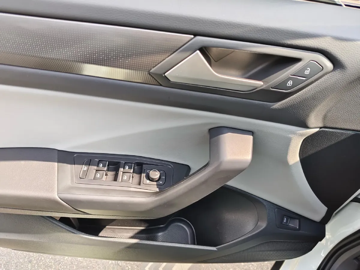 2024 Volkswagen T-Roc 1.5T 160HP L4 7DCT,autocango,china used car exporter,china ev exporter,chinese used car exporter,chinese used ev exporter