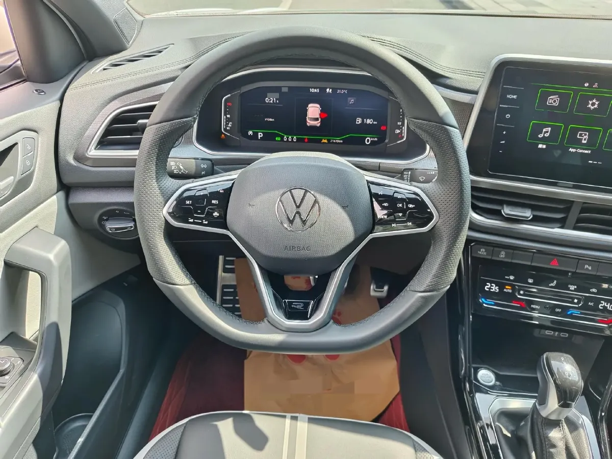 2024 Volkswagen T-Roc 1.5T 160HP L4 7DCT,autocango,china used car exporter,china ev exporter,chinese used car exporter,chinese used ev exporter