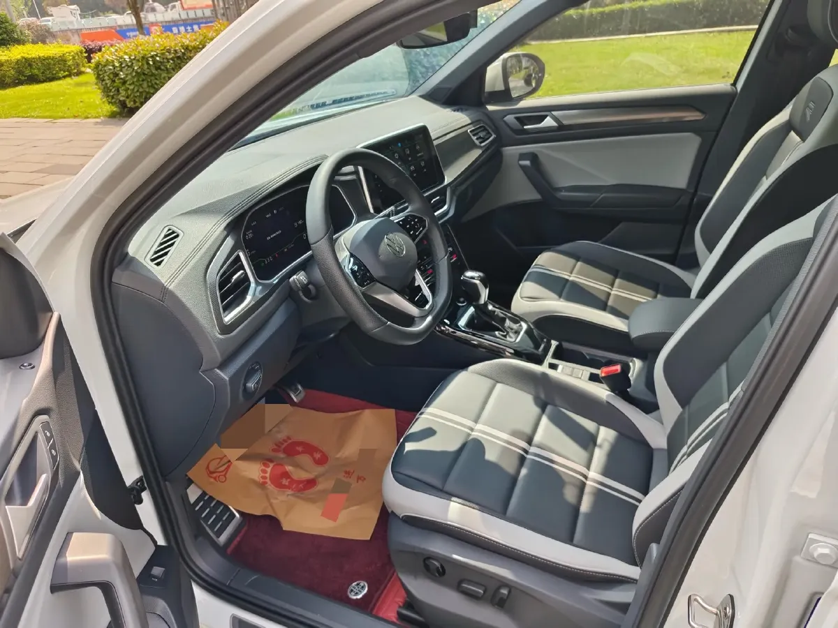 2024 Volkswagen T-Roc 1.5T 160HP L4 7DCT,autocango,china used car exporter,china ev exporter,chinese used car exporter,chinese used ev exporter