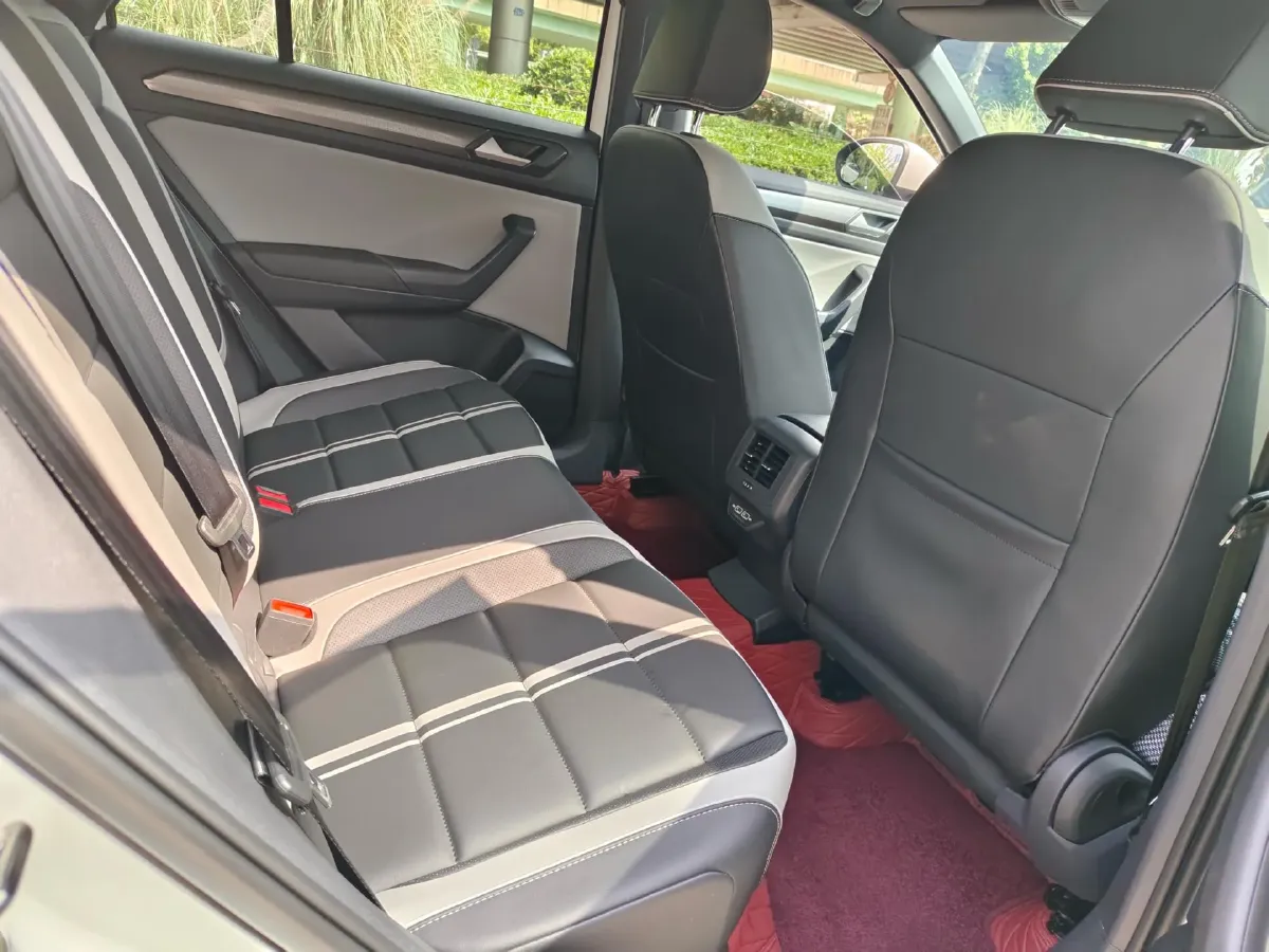 2024 Volkswagen T-Roc 1.5T 160HP L4 7DCT,autocango,china used car exporter,china ev exporter,chinese used car exporter,chinese used ev exporter