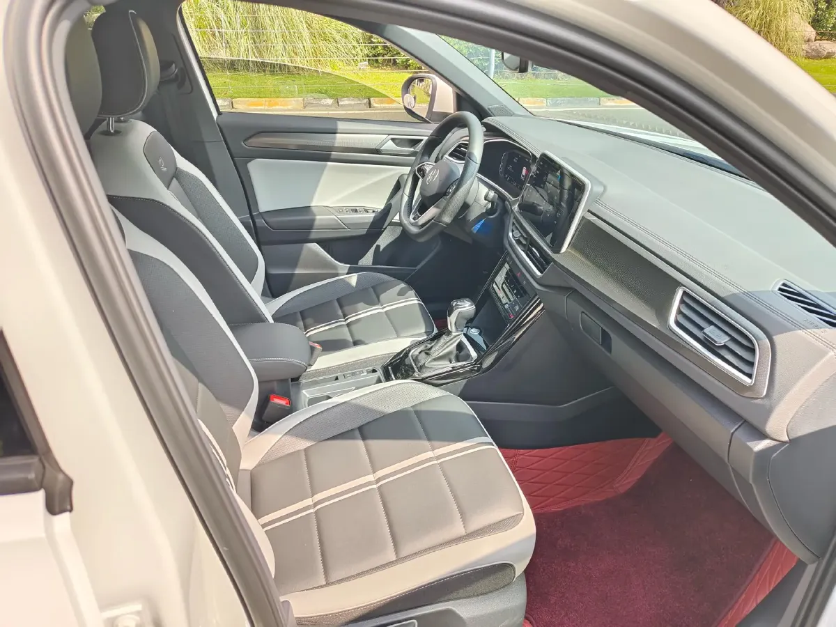 2024 Volkswagen T-Roc 1.5T 160HP L4 7DCT,autocango,china used car exporter,china ev exporter,chinese used car exporter,chinese used ev exporter