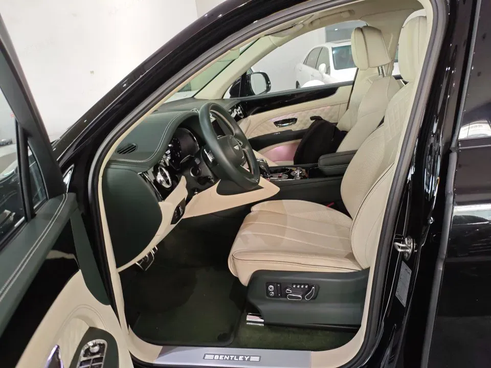 2021 Bentley Flying Spur 4.0T 550HP V8 8DCT,autocango,china used car exporter,china ev exporter,chinese used car exporter,chinese used ev exporter