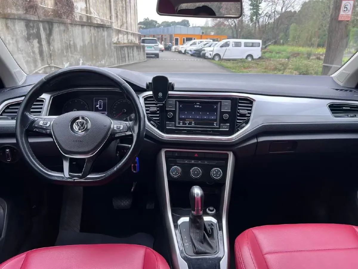 2020 Volkswagen T-Roc 1.4T 131HP L4 7DCT,autocango,china used car exporter,china ev exporter,chinese used car exporter,chinese used ev exporter