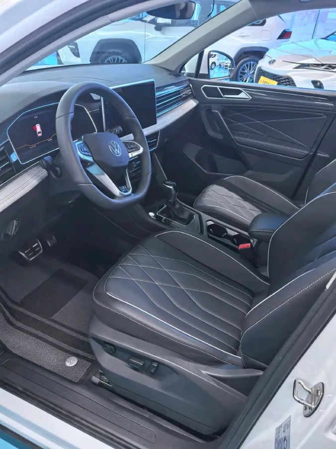 2024 Volkswagen Tiguan L 2.0T 186HP L4 7DCT,autocango,china used car exporter,china ev exporter,chinese used car exporter,chinese used ev exporter