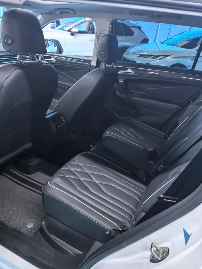 2024 Volkswagen Tiguan L 2.0T 186HP L4 7DCT,autocango,china used car exporter,china ev exporter,chinese used car exporter,chinese used ev exporter