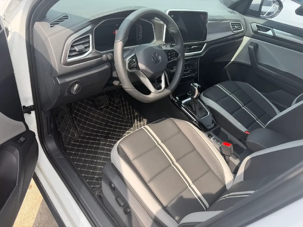 2025 Volkswagen T-Roc 1.5T 160HP L4 7DCT,autocango,china used car exporter,china ev exporter,chinese used car exporter,chinese used ev exporter