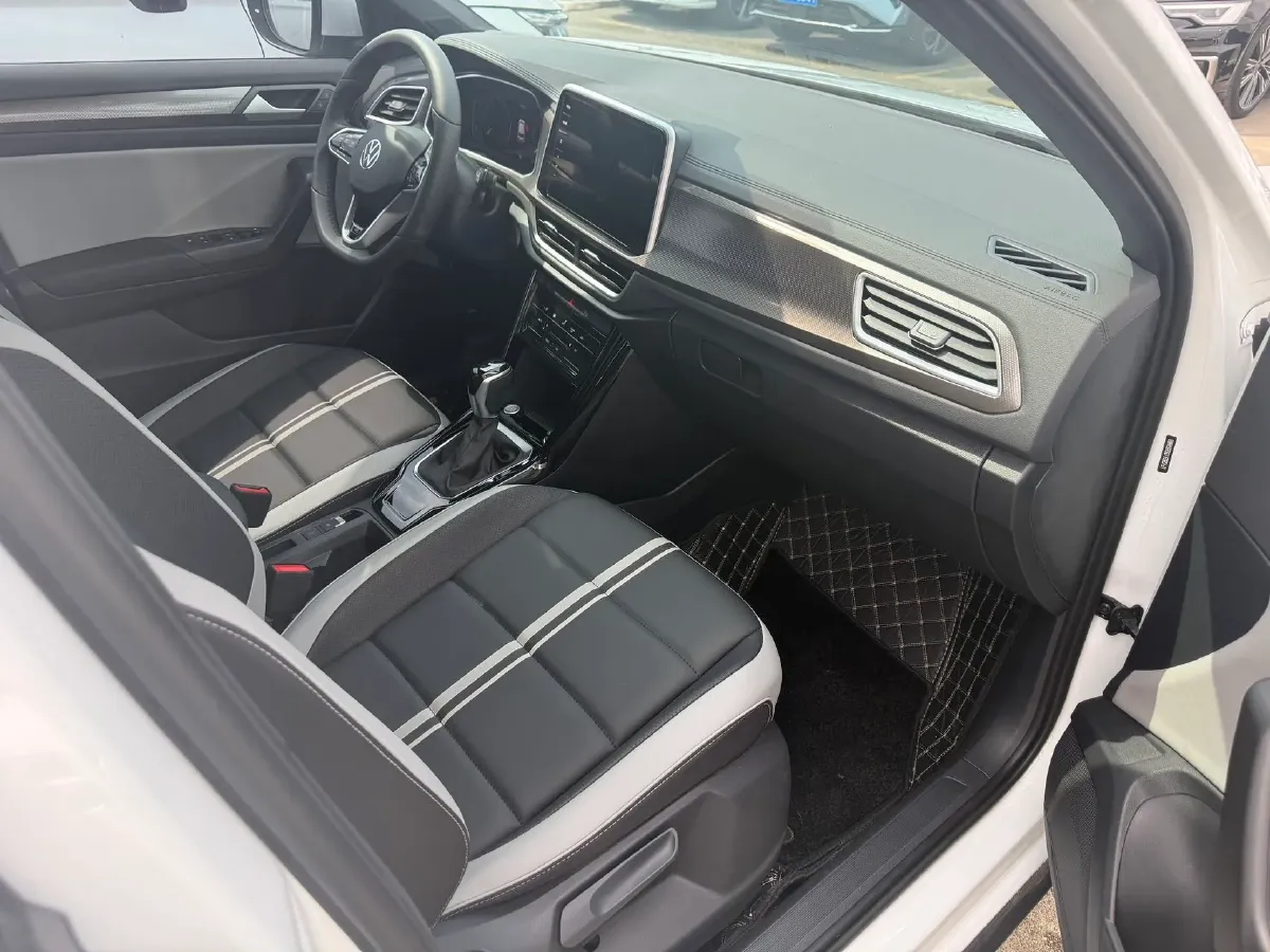 2025 Volkswagen T-Roc 1.5T 160HP L4 7DCT,autocango,china used car exporter,china ev exporter,chinese used car exporter,chinese used ev exporter