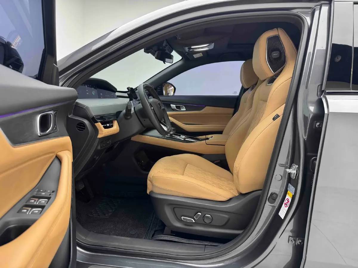 2021 ChangAn UNI-K 2.0T 233HP L4 8AT,autocango,china used car exporter,china ev exporter,chinese used car exporter,chinese used ev exporter