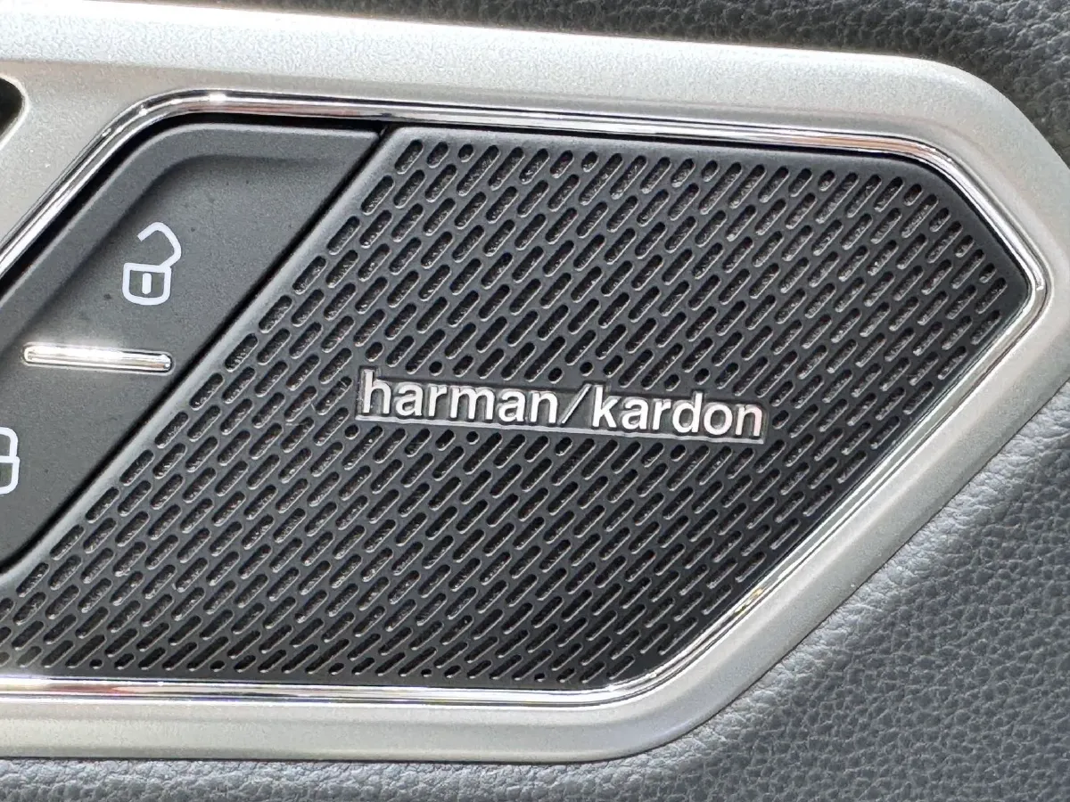 2023 Volkswagen Tiguan L 2.0T 220HP L4 7DCT,autocango,china used car exporter,china ev exporter,chinese used car exporter,chinese used ev exporter