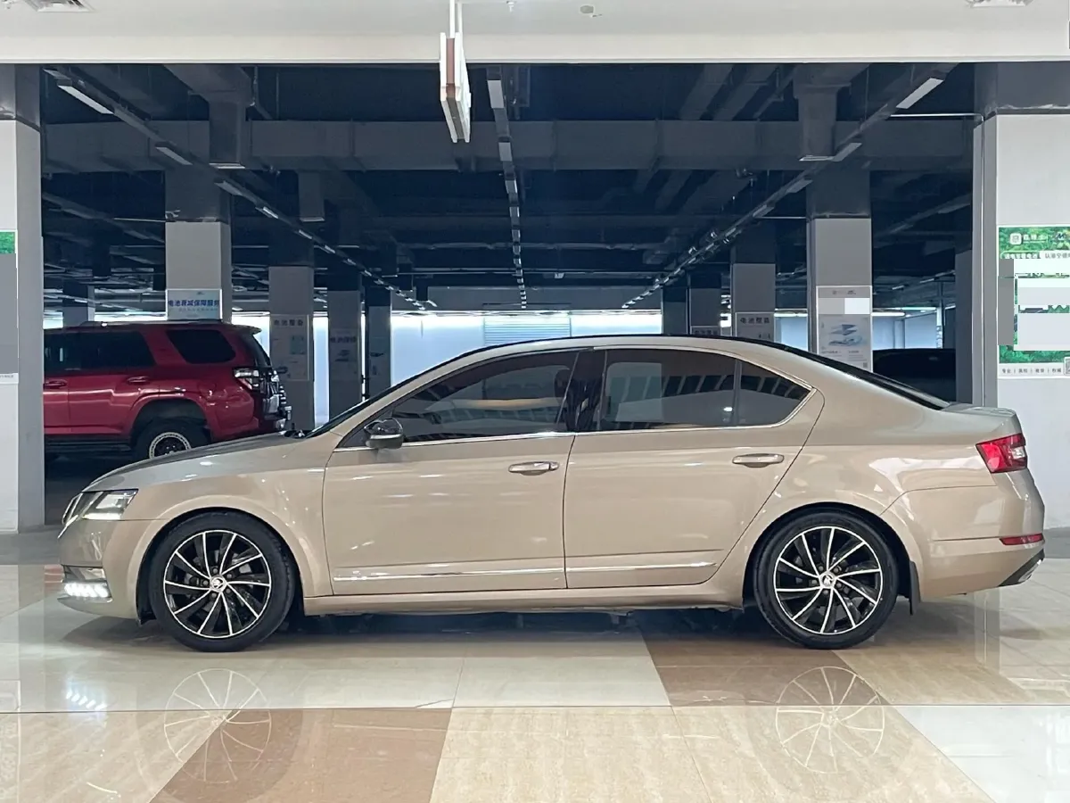 2018 Skoda Octavia 1.4T 150HP L4 7DCT,autocango,china used car exporter,china ev exporter,chinese used car exporter,chinese used ev exporter