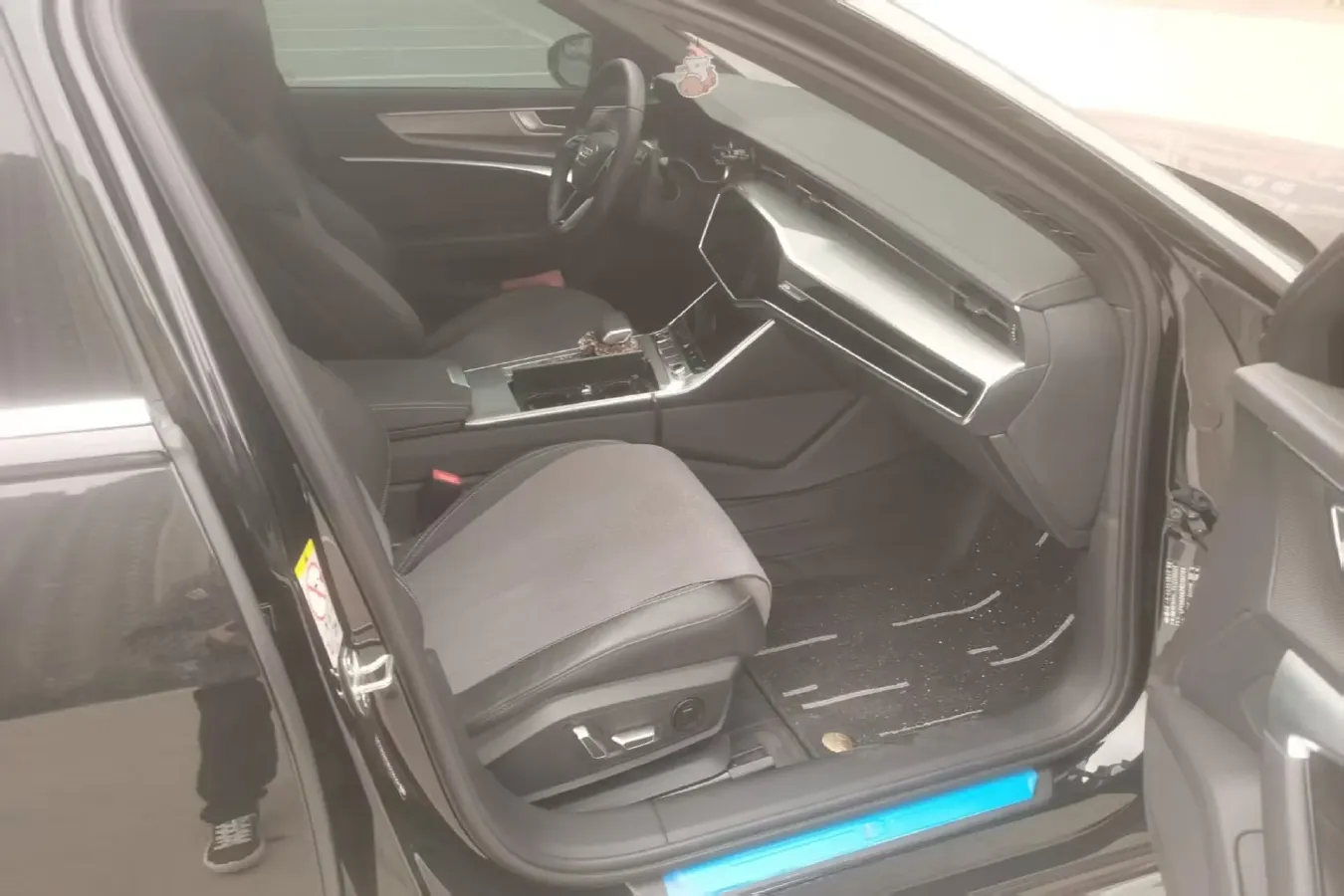 2024 Audi A6L 2.0T 190HP L4 7DCT,autocango,china used car exporter,china ev exporter,chinese used car exporter,chinese used ev exporter