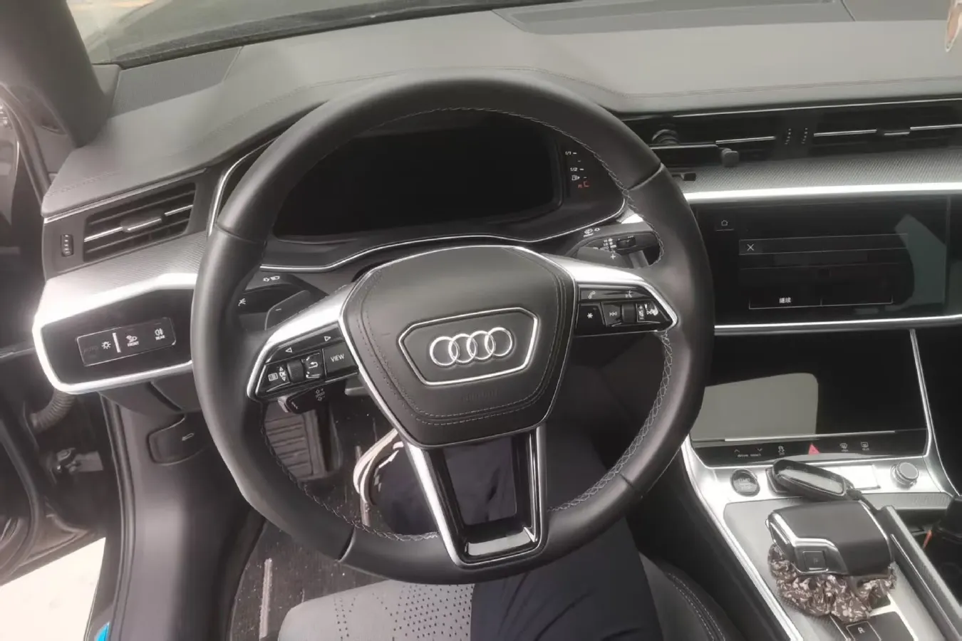 2024 Audi A6L 2.0T 190HP L4 7DCT,autocango,china used car exporter,china ev exporter,chinese used car exporter,chinese used ev exporter