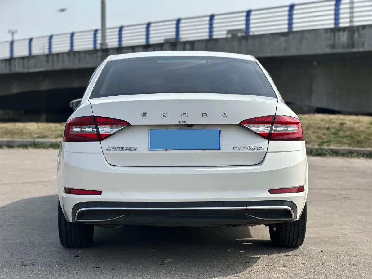 2019 Skoda Octavia 1.5L 116HP L4 6AT,autocango,china used car exporter,china ev exporter,chinese used car exporter,chinese used ev exporter