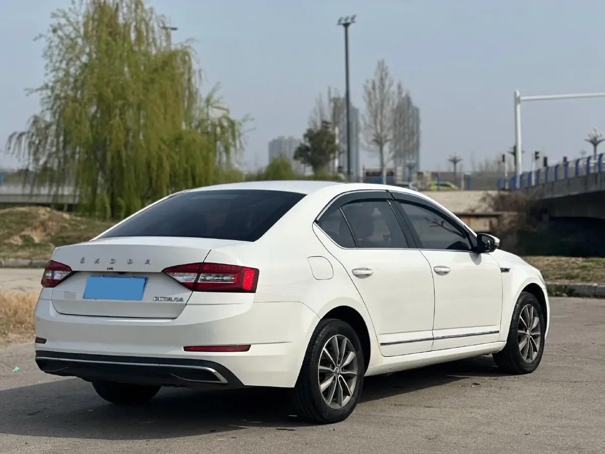 2019 Skoda Octavia 1.5L 116HP L4 6AT,autocango,china used car exporter,china ev exporter,chinese used car exporter,chinese used ev exporter