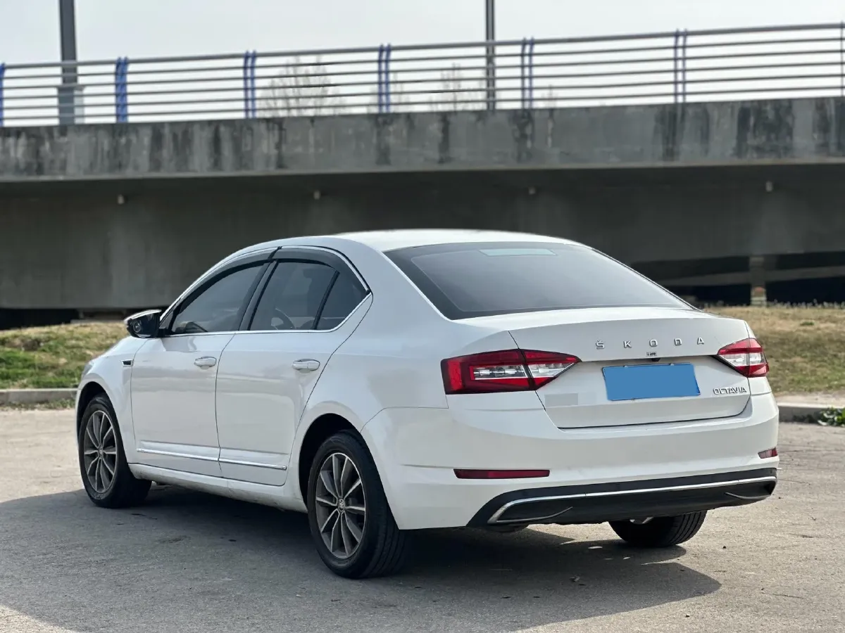 2019 Skoda Octavia 1.5L 116HP L4 6AT,autocango,china used car exporter,china ev exporter,chinese used car exporter,chinese used ev exporter