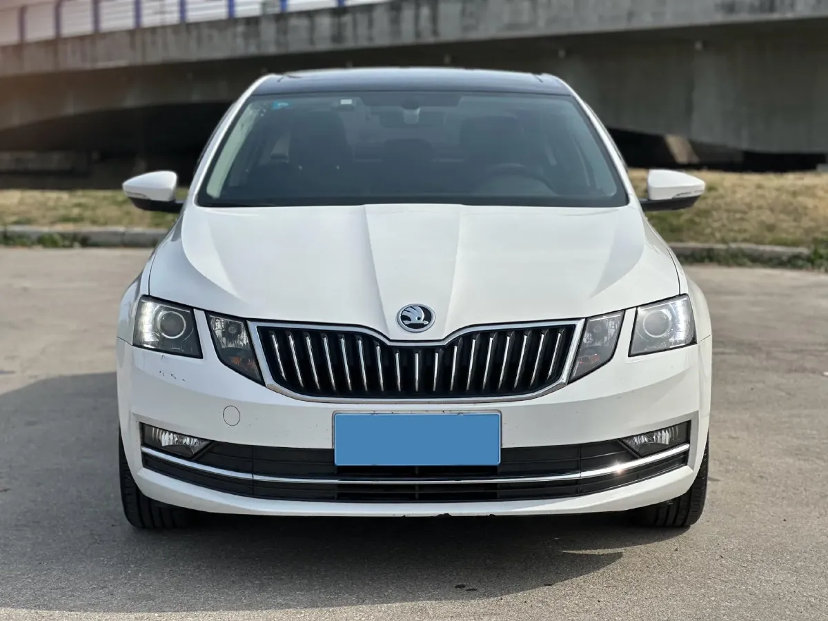 2019 Skoda Octavia 1.5L 116HP L4 6AT,autocango,china used car exporter,china ev exporter,chinese used car exporter,chinese used ev exporter