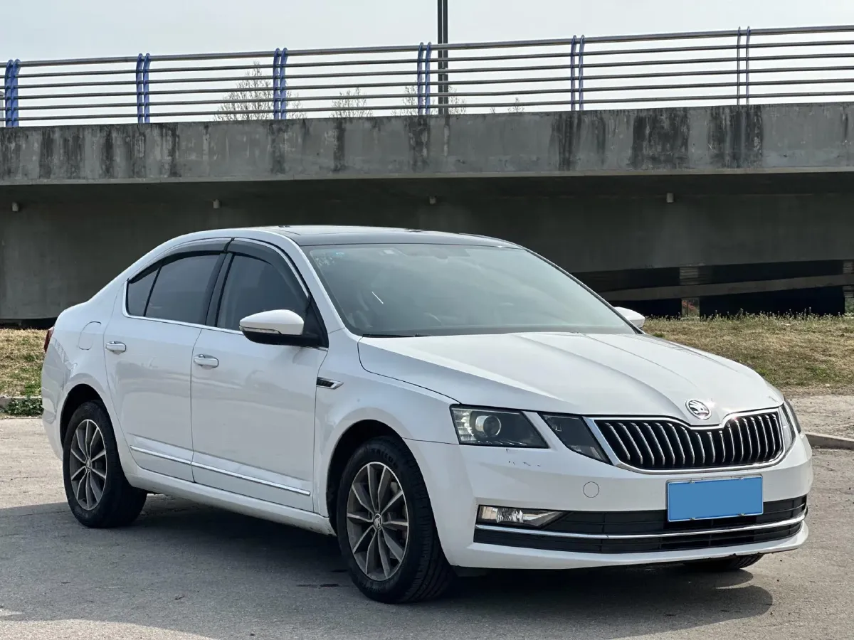 2019 Skoda Octavia 1.5L 116HP L4 6AT,autocango,china used car exporter,china ev exporter,chinese used car exporter,chinese used ev exporter
