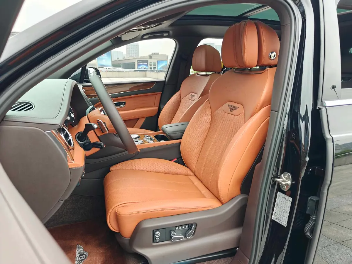 2023 Bentley Bentayga 4.0T 550HP V8 8AT,autocango,china used car exporter,china ev exporter,chinese used car exporter,chinese used ev exporter